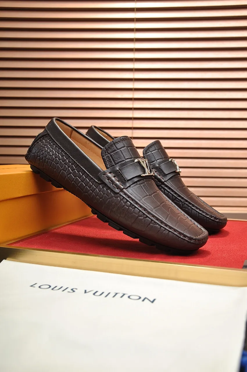 Men's men's shoes 💰420💶 [LV Doudou shoes] (water-dyed cowhide lining) new model is on the market, available on the official website. The new Doudou shoes are processed into single-color materials, and the uppers are made of imported horsehide leather. The body of the shoe is fully hemmed with mark thread, and is lined with imported original cowhide leather. The elegant shoe shape is super suitable for all-matching, and the size is 38-44.